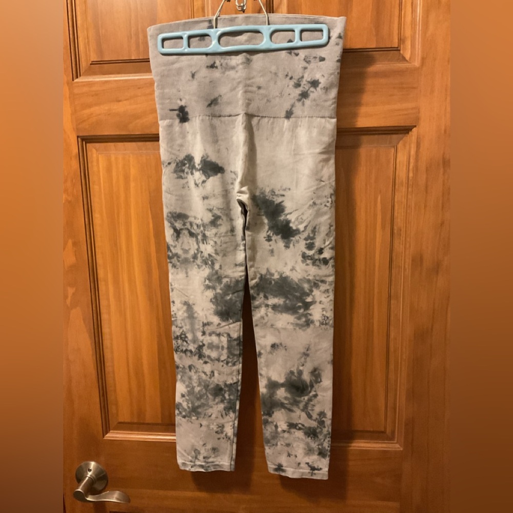 Gray Tie-Dye Women’s Capris.